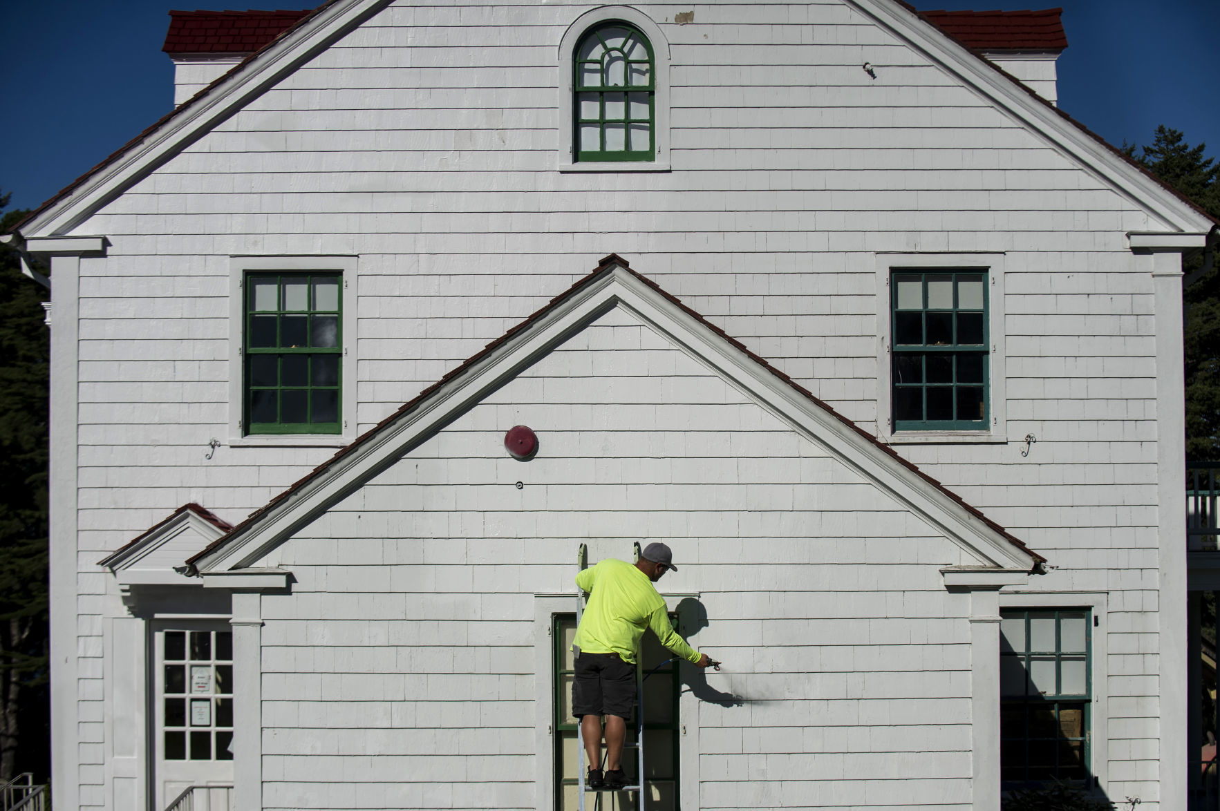 Umpqua River Lighthouse Paint Job